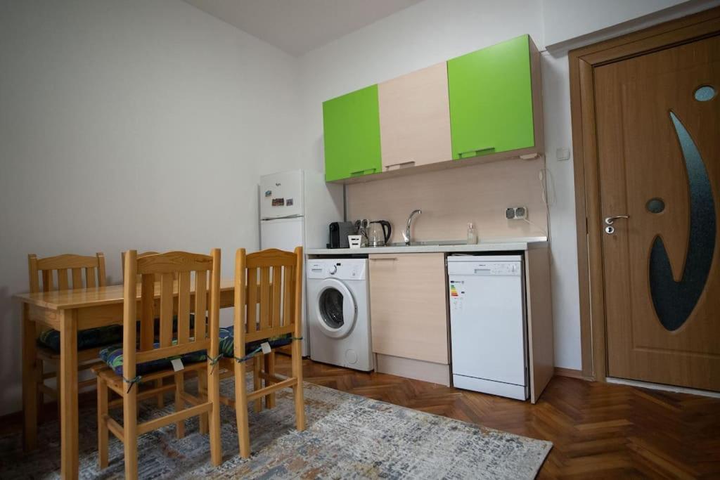 The Green Apartment In The Heart Of Old Sofia 1Bdr Екстер'єр фото