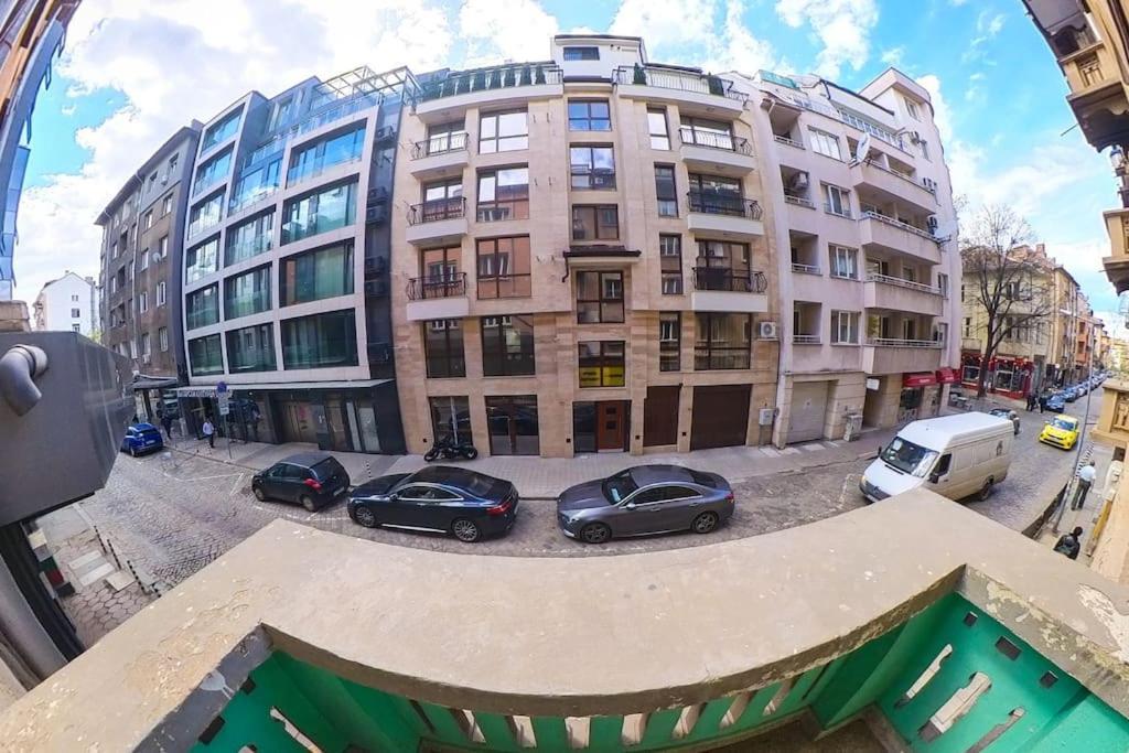 The Green Apartment In The Heart Of Old Sofia 1Bdr Екстер'єр фото